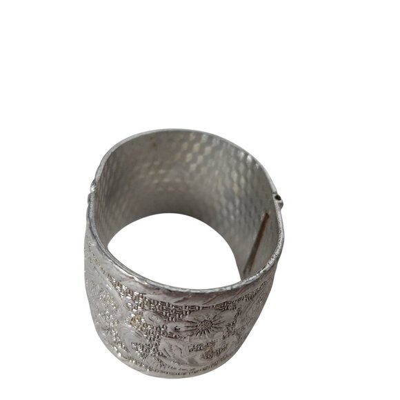 Vintage Wide Engraved Silver Tone Hinged Cuff Bracelet Bangle Statement Western - Picture 5 of 7